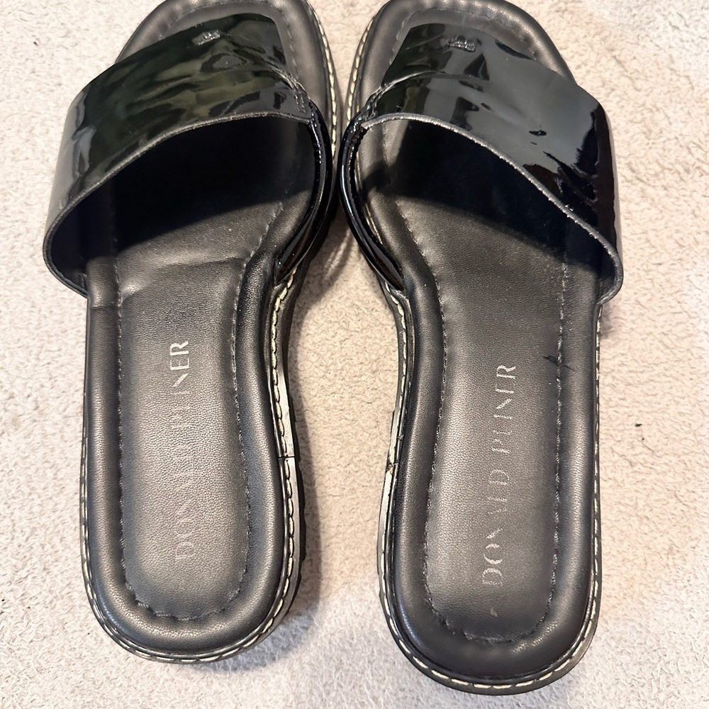 Donald J. Pliner Y2K inspired Black Patent Slide Sandals stack heel Size 6 - Picture 4 of 5